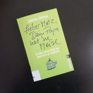 Cover des Buchs "Lieber Matz, dein Papa hat 'ne Meise" von Sebastian Schlösser auf schwarzem Hintergrund